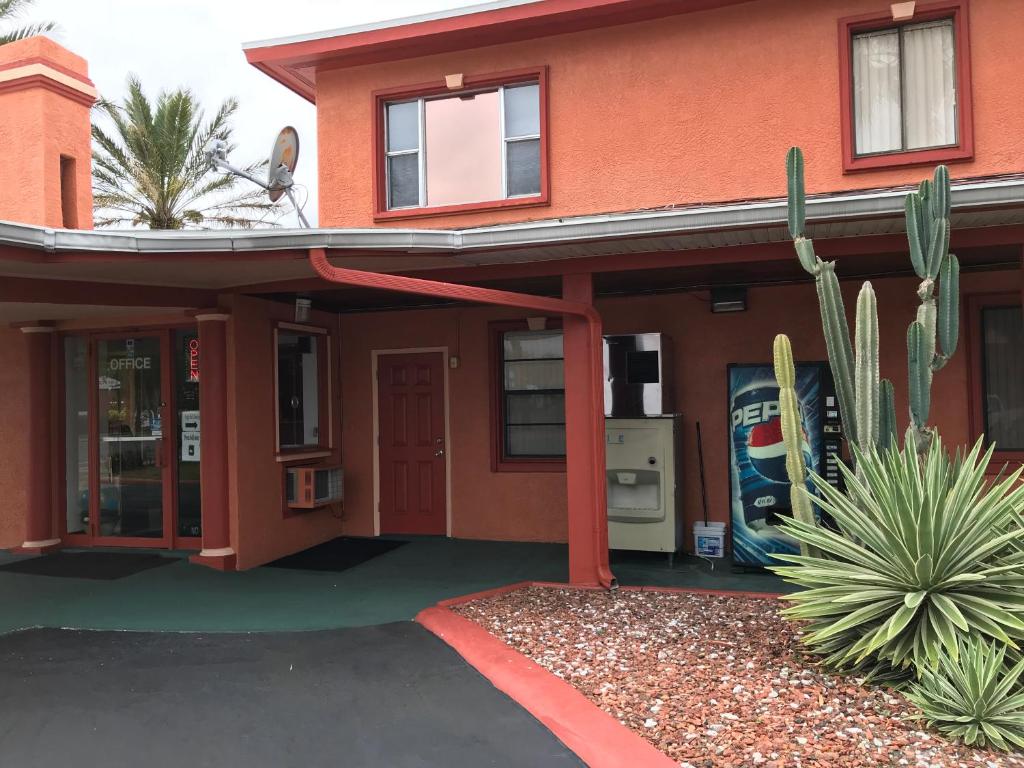 Red Carpet Inn Daytona Beach - main image