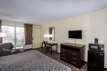 Days Inn by Wyndham Melbourne - image 2