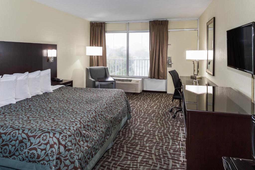 Days Inn by Wyndham Melbourne - image 3