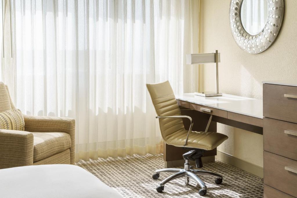 DoubleTree by Hilton Orlando Airport Hotel - image 2