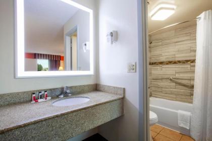 Howard Johnson by Wyndham Vero Beach/I-95 - image 5