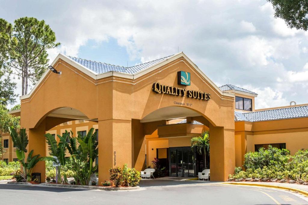 Quality Suites Orlando Close to I-Drive - main image