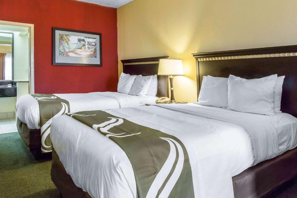 Quality Suites Orlando Close to I-Drive - image 4