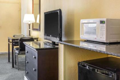 Quality Suites Orlando Close to I-Drive - image 5