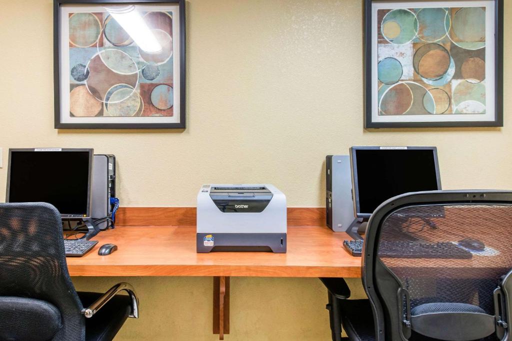 Comfort Inn & Suites Near Universal Orlando Resort-Convention Ctr - image 5