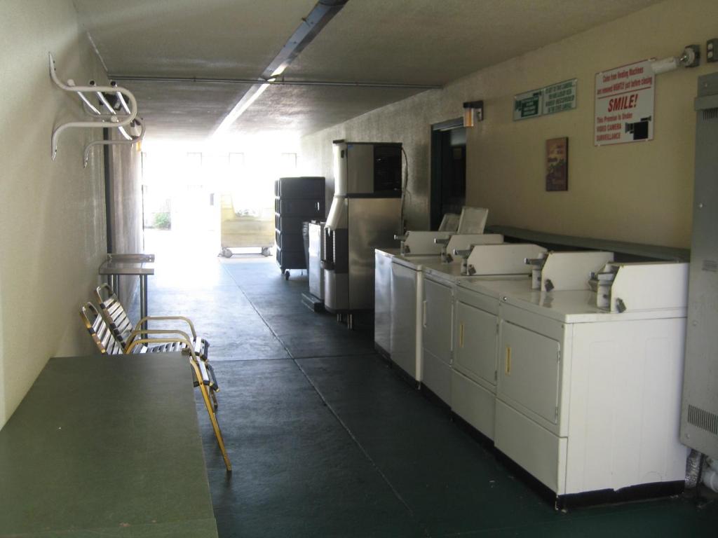 Golden Link Motel - image 2