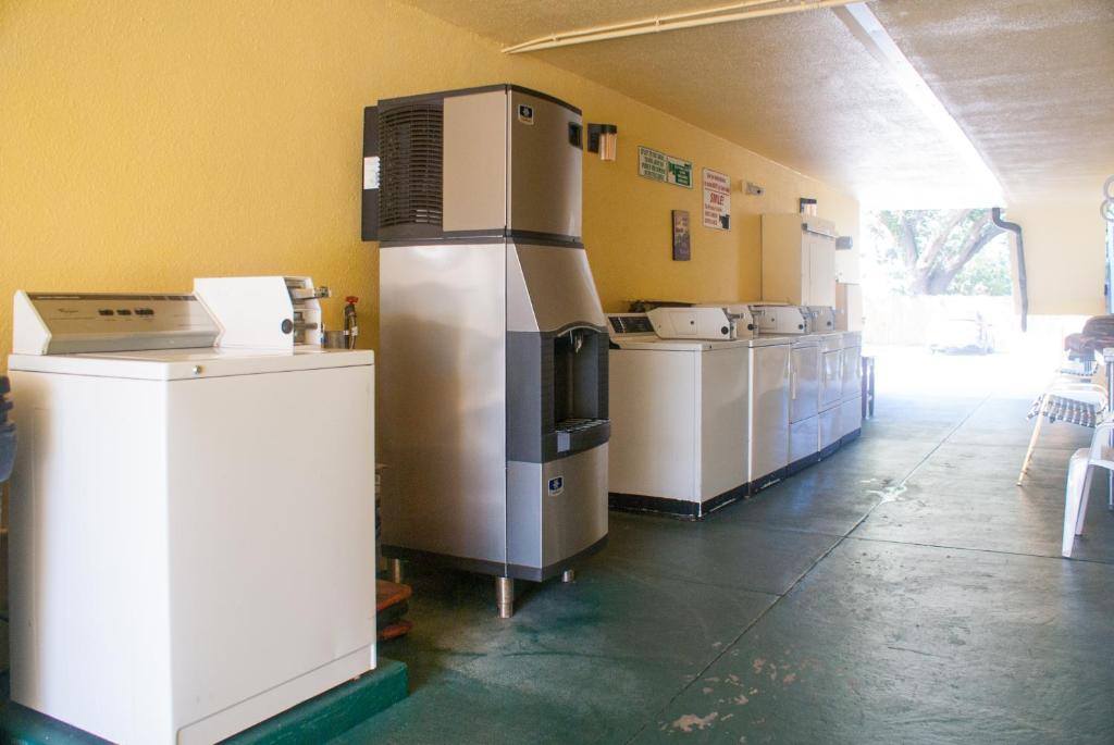 Golden Link Motel - image 4