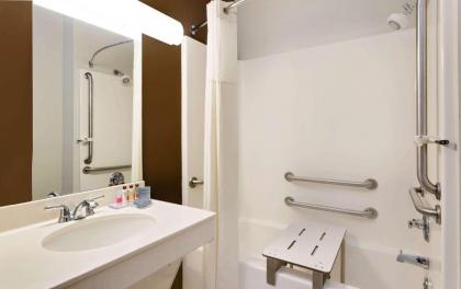 Wingate by Wyndham Destin - image 2