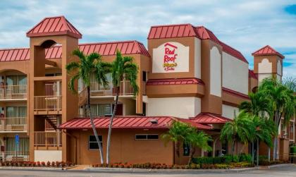 Red Roof Inn PLUS+  Suites Naples Downtown 5th Ave S Naples