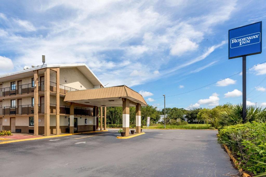 Rodeway Inn Tampa Fairgrounds-Casino - main image