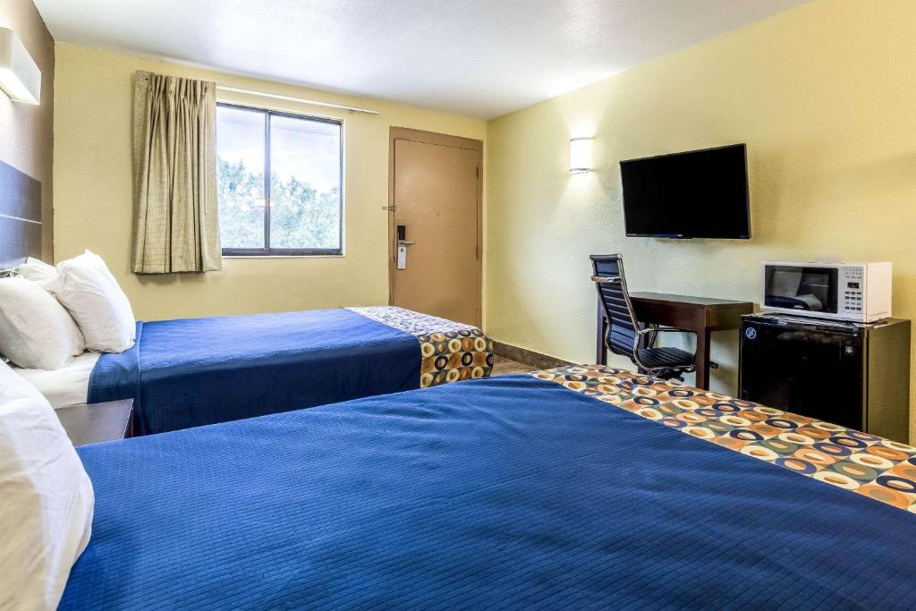 Rodeway Inn Tampa Fairgrounds-Casino - image 2