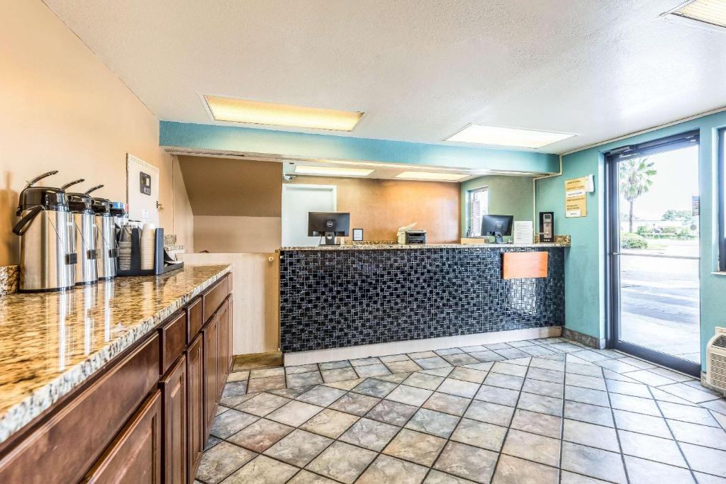 Rodeway Inn Tampa Fairgrounds-Casino - image 3