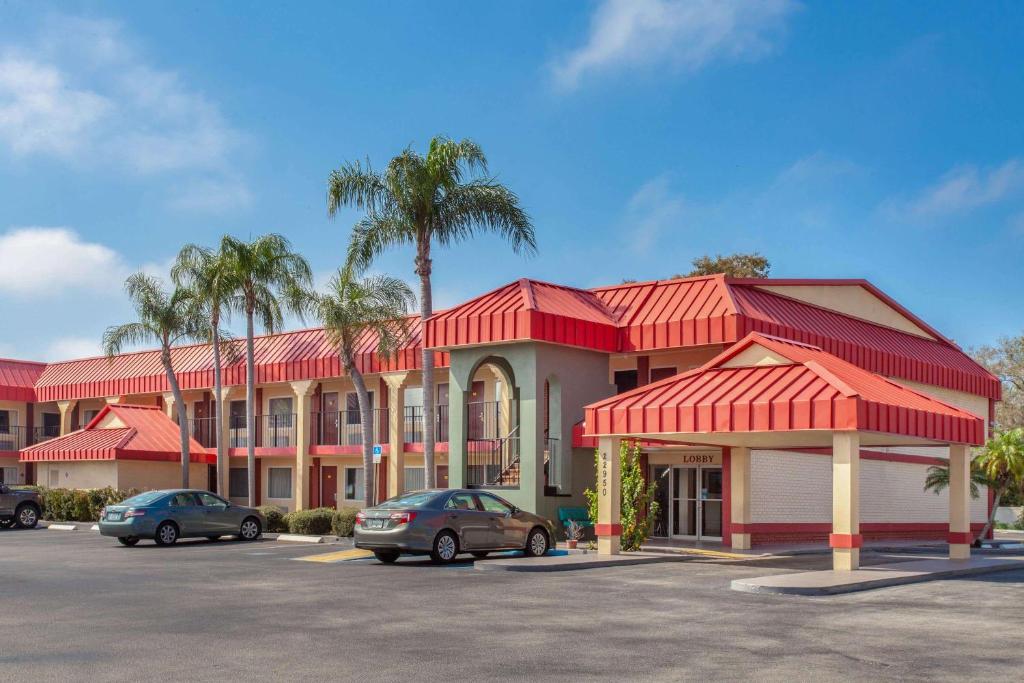 Super 8 by Wyndham Clearwater/US Hwy 19 N - main image