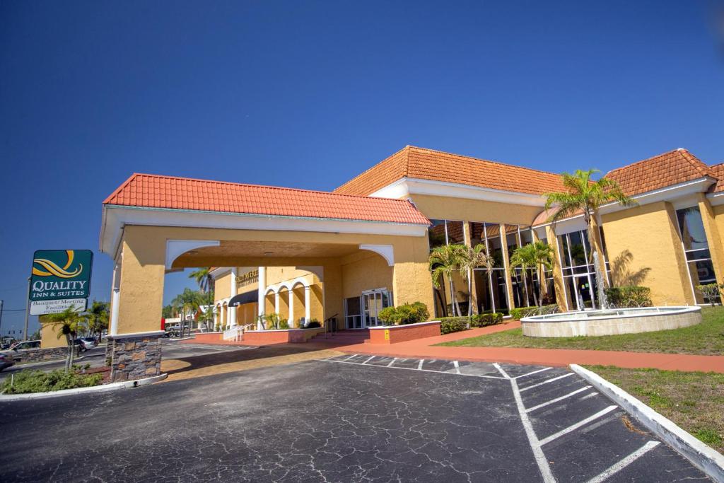 Quality Inn and Suites Conference Center - main image