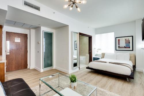Congress Suites at the Strand - image 5