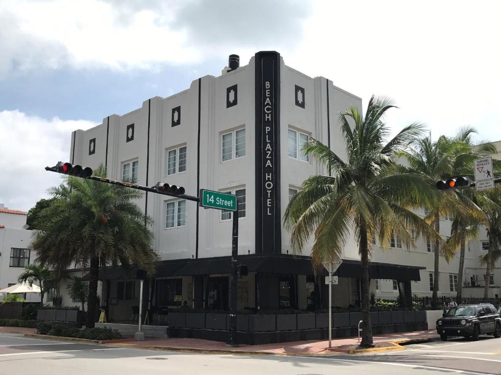 South Beach Plaza Hotel - main image