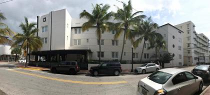 South Beach Plaza Hotel - image 2