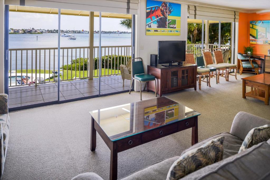 Charter Club Resort Of Naples Bay By Diamond Resorts - image 2