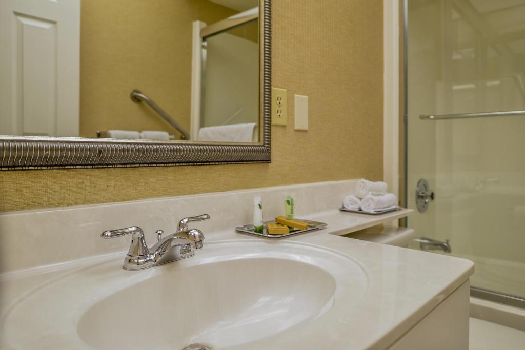 Charter Club Resort Of Naples Bay By Diamond Resorts - image 4