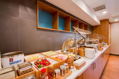 SpringHill Suites by Marriott Orlando Lake Buena Vista South - image 2