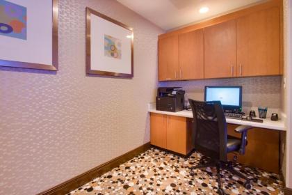 SpringHill Suites by Marriott Orlando Lake Buena Vista South - image 4