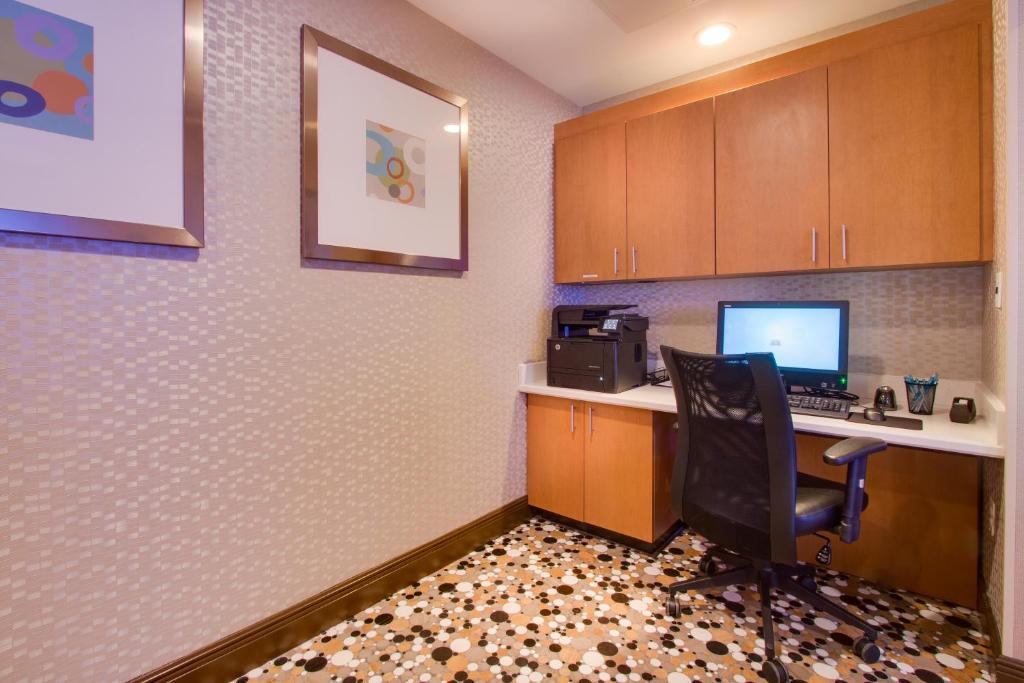 SpringHill Suites by Marriott Orlando Lake Buena Vista South - image 4