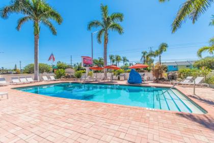 Hibiscus Suites   Sarasota