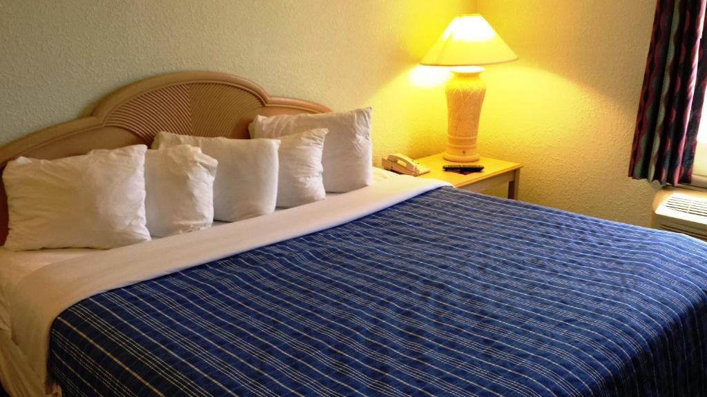 Cocoa Beach Suites Hotel - image 5