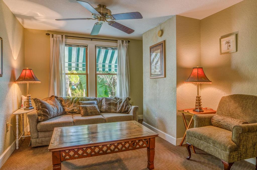 The Historic Peninsula Inn - image 3