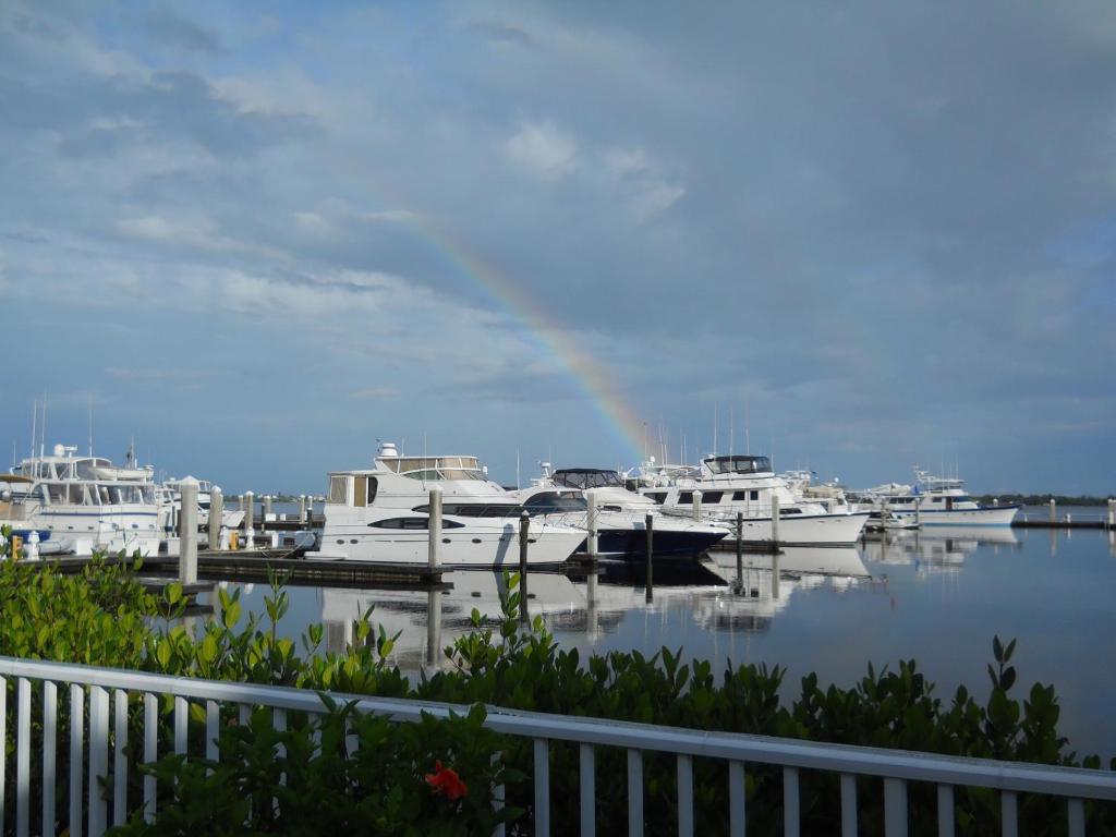 Legacy Harbour Hotel & Suites - image 2