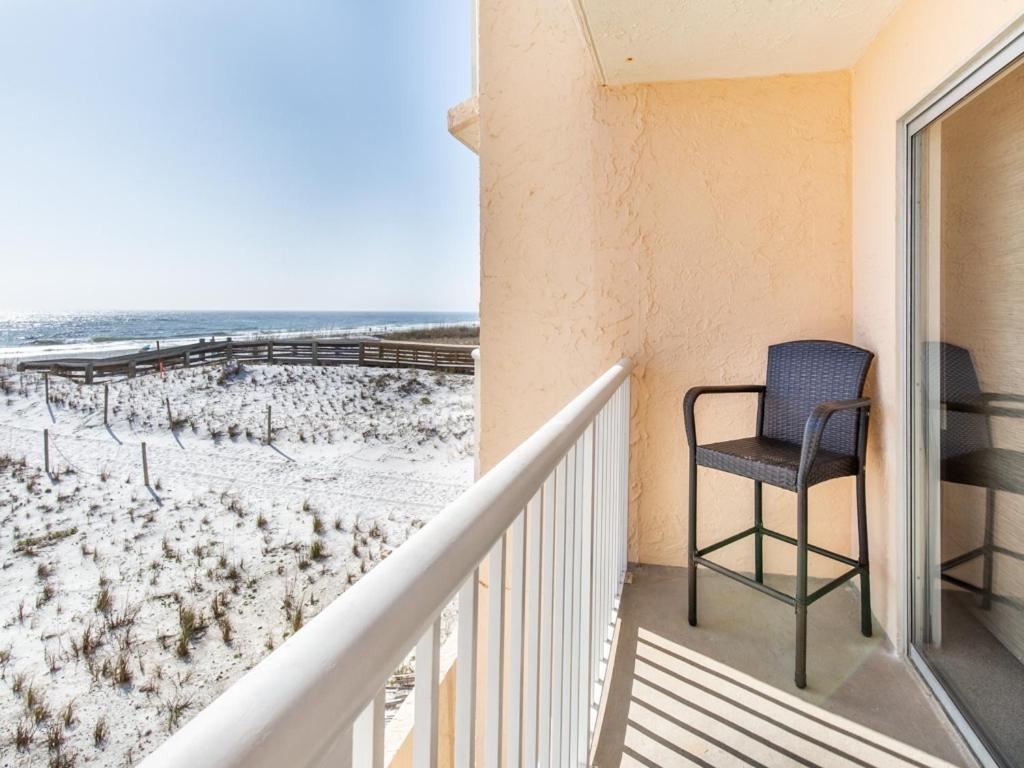 Islander Condominiums I - image 2