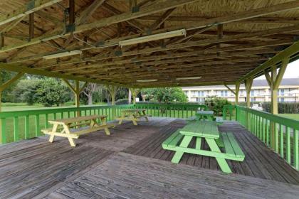 Days Inn by Wyndham Crystal River - image 2