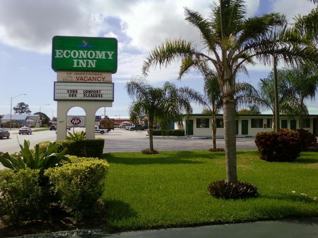 Economy Inn Okeechobee - main image