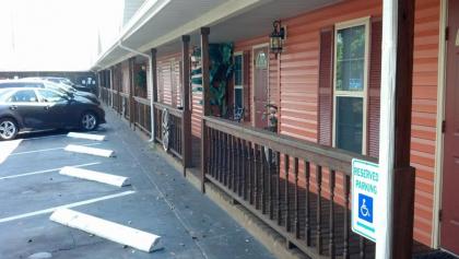 Buffalo Chip's Ranch House Motel - image 4