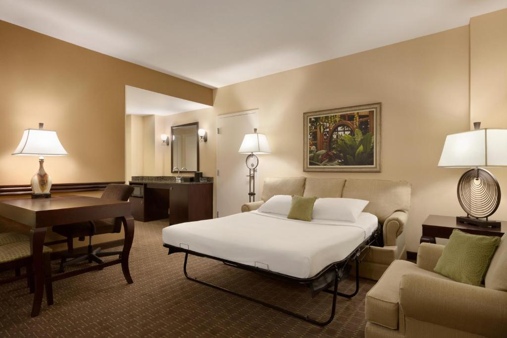 Embassy Suites by Hilton Orlando Lake Buena Vista South - image 3