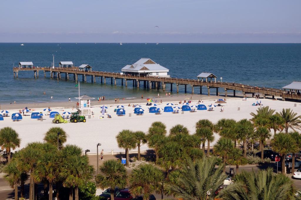 Pier House 60 Clearwater Beach Marina Hotel - image 3