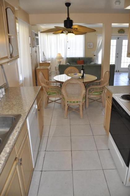 Oceanfront Sea Scape Motel - image 4