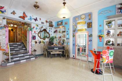 James Hotel - image 2