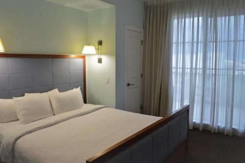 Harborside Suites At Little Harbor - image 2
