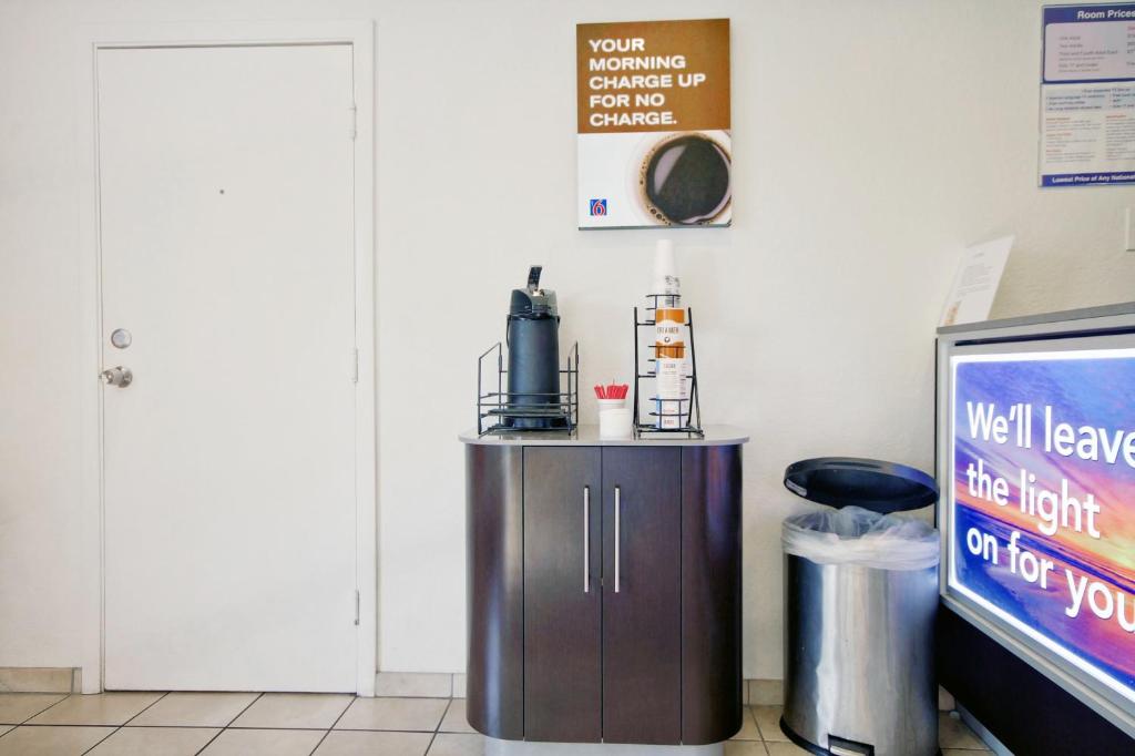 Travelodge by Wyndham Pompano Beach - image 2