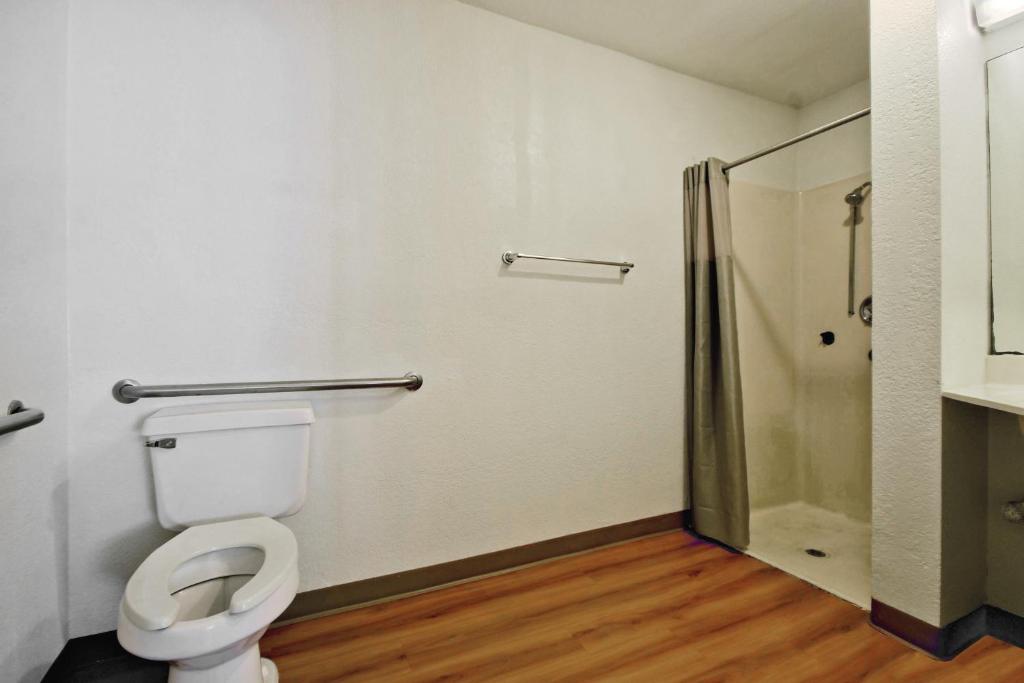 Travelodge by Wyndham Pompano Beach - image 3