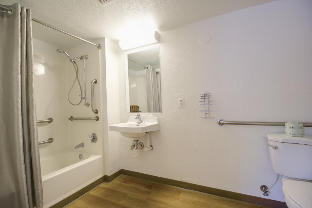 Motel 6-Lantana FL - image 3