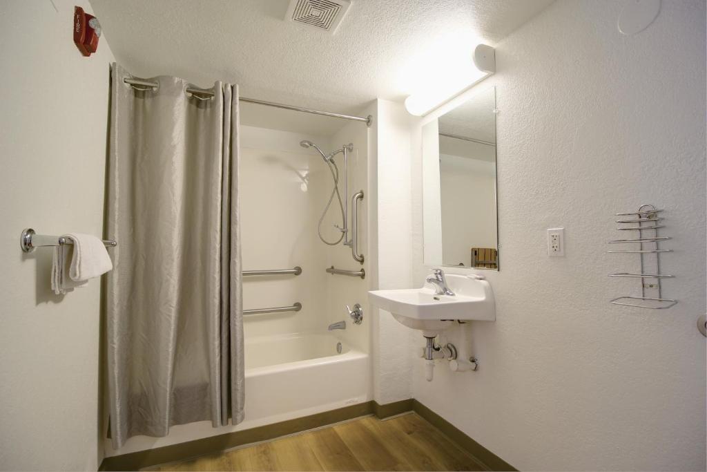 Motel 6-Lantana FL - image 5