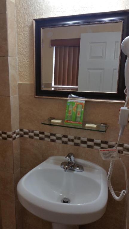 Palms Inn - image 2