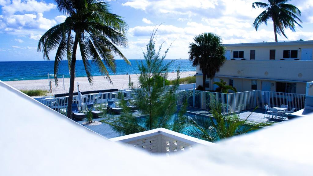 Coral Tides Resort - main image
