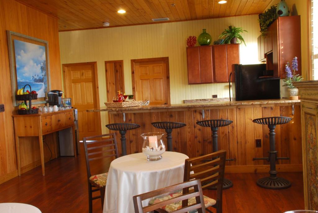 Jensen Beach Inn - image 3