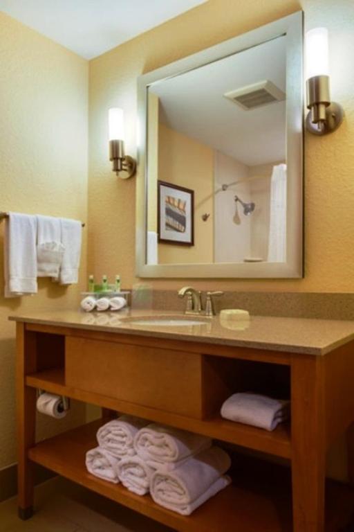 Holiday Inn Express Fort Lauderdale Airport South an IHG Hotel - image 5