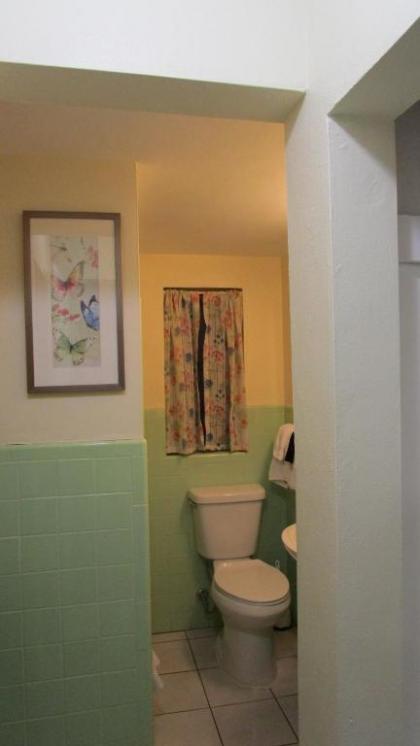 Seahorse Guesthouse - image 3