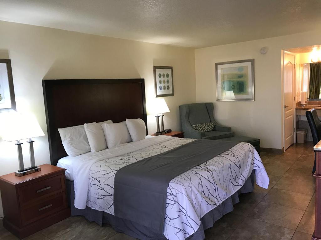 At Home Inn - Fort Pierce - image 3