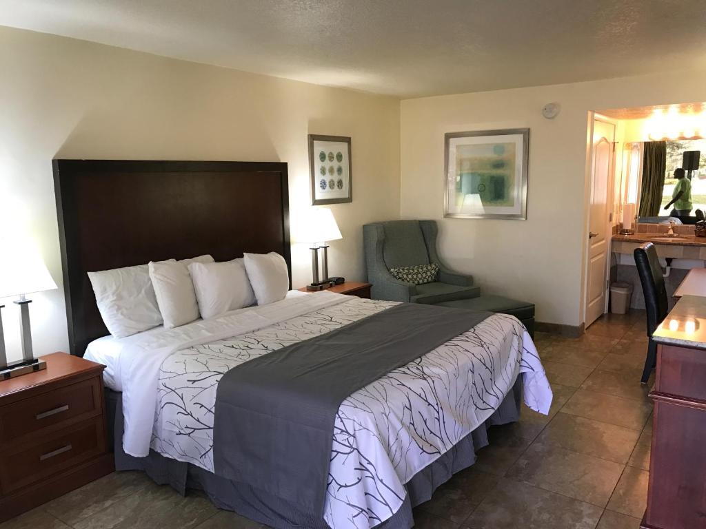 At Home Inn - Fort Pierce - image 4